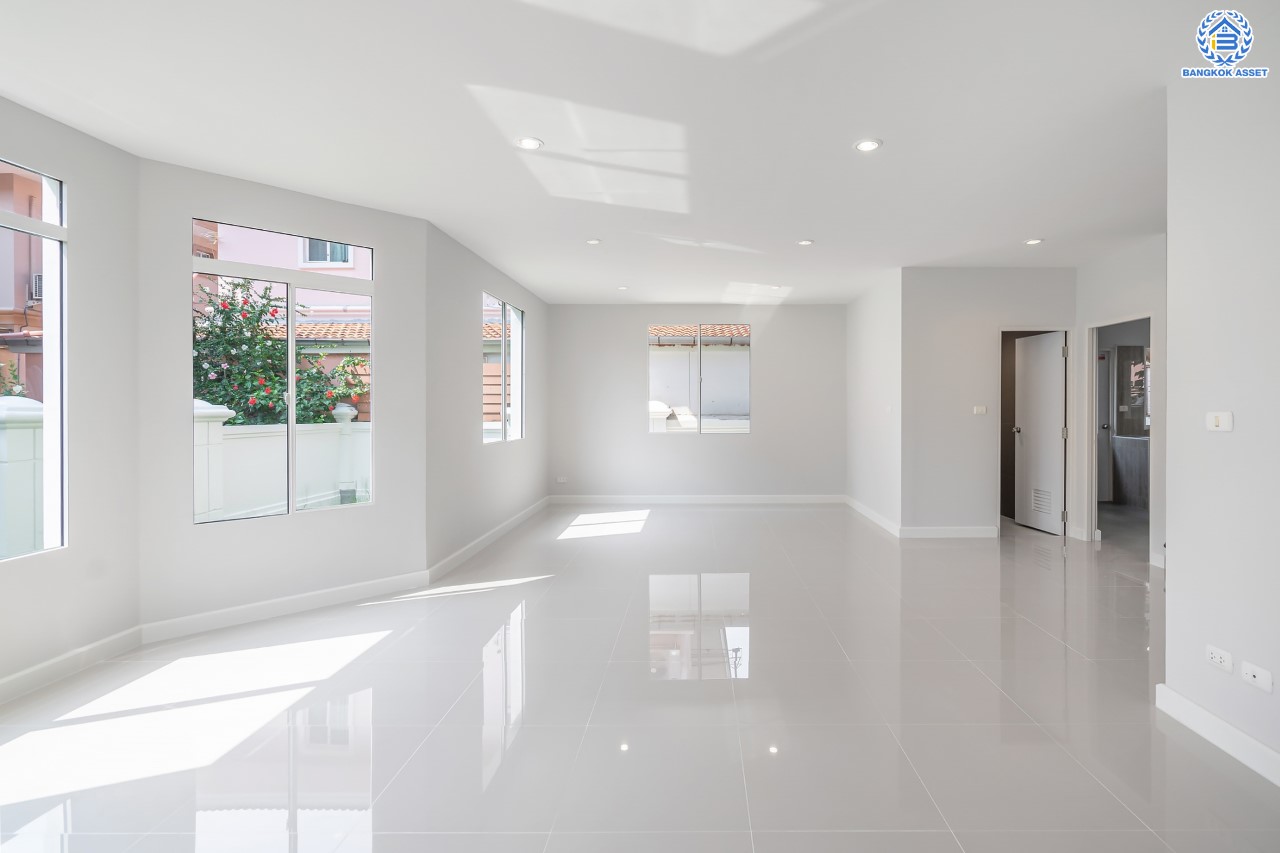 บ้านมือสองตกแต่งใหม่ ม.ภัสสร7 บางบัวทอง ติดถนนเมน! เนื้อที่ 59.3 ตร.ว. ฟังก์ชัน 3 ห้องนอน 3 ห้องน้ำ จอดรถได้ 2 คัน บนทำเลเดินทางสะดวก ติดถนนใหญ่ เพียง 400 ม. จากรถไฟฟ้าสถานีบางพลู ใกล้เซ็นทรัลเวสต์เกต